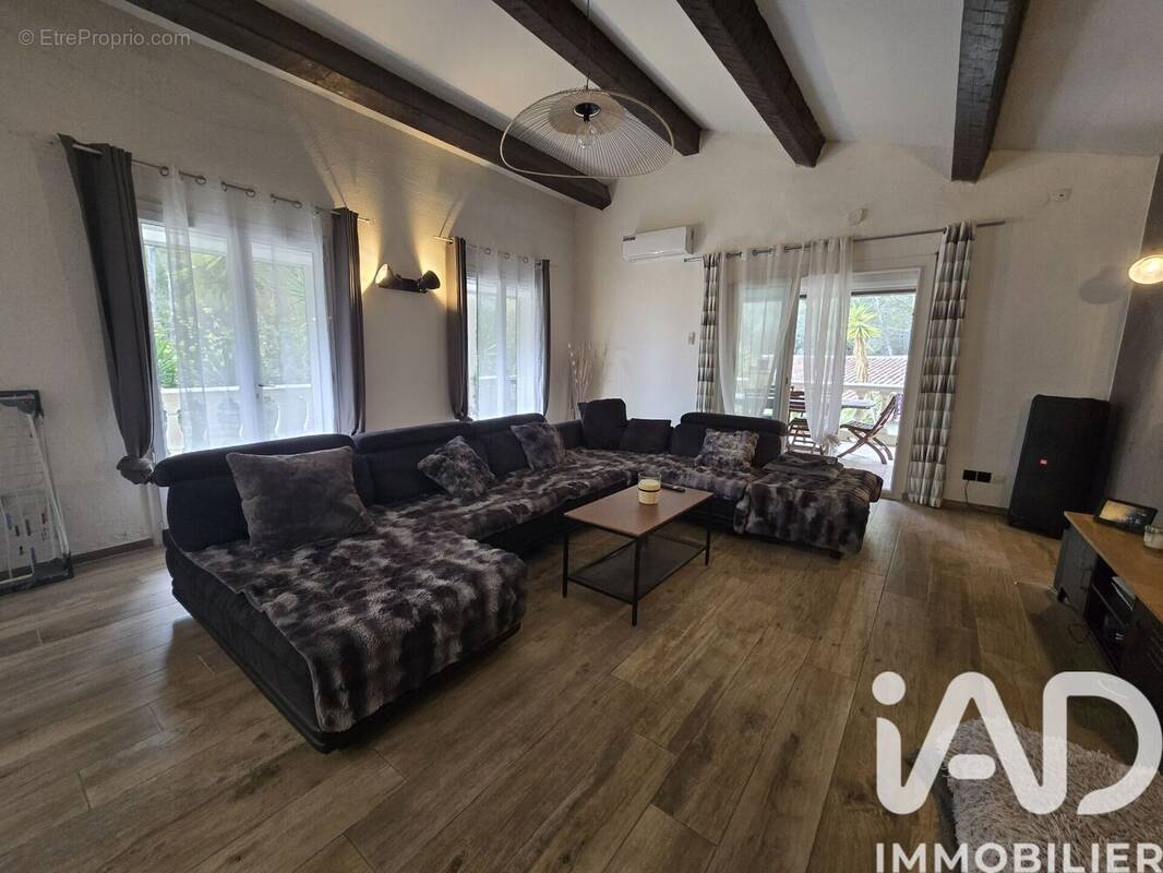 Photo 1 - Maison à LE REVEST-LES-EAUX