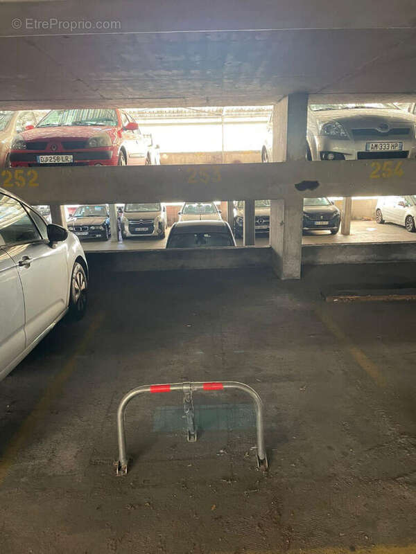 Parking à THIAIS