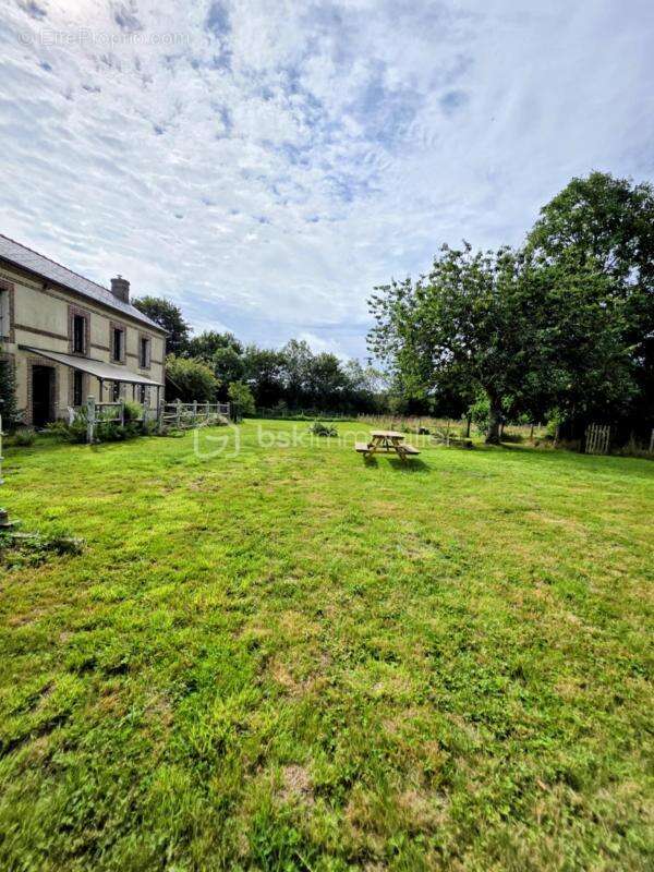 Maison à SAINTE-GAUBURGE-SAINTE-COLOMBE