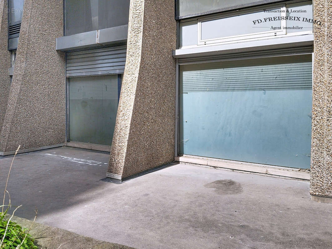 Façade extérieure - Commerce à PARIS-13E