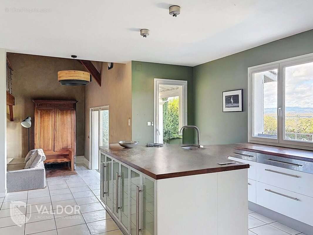 Maison à MONTMERLE-SUR-SAONE