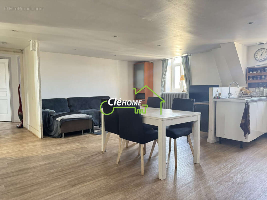 Appartement à L'ARBRESLE