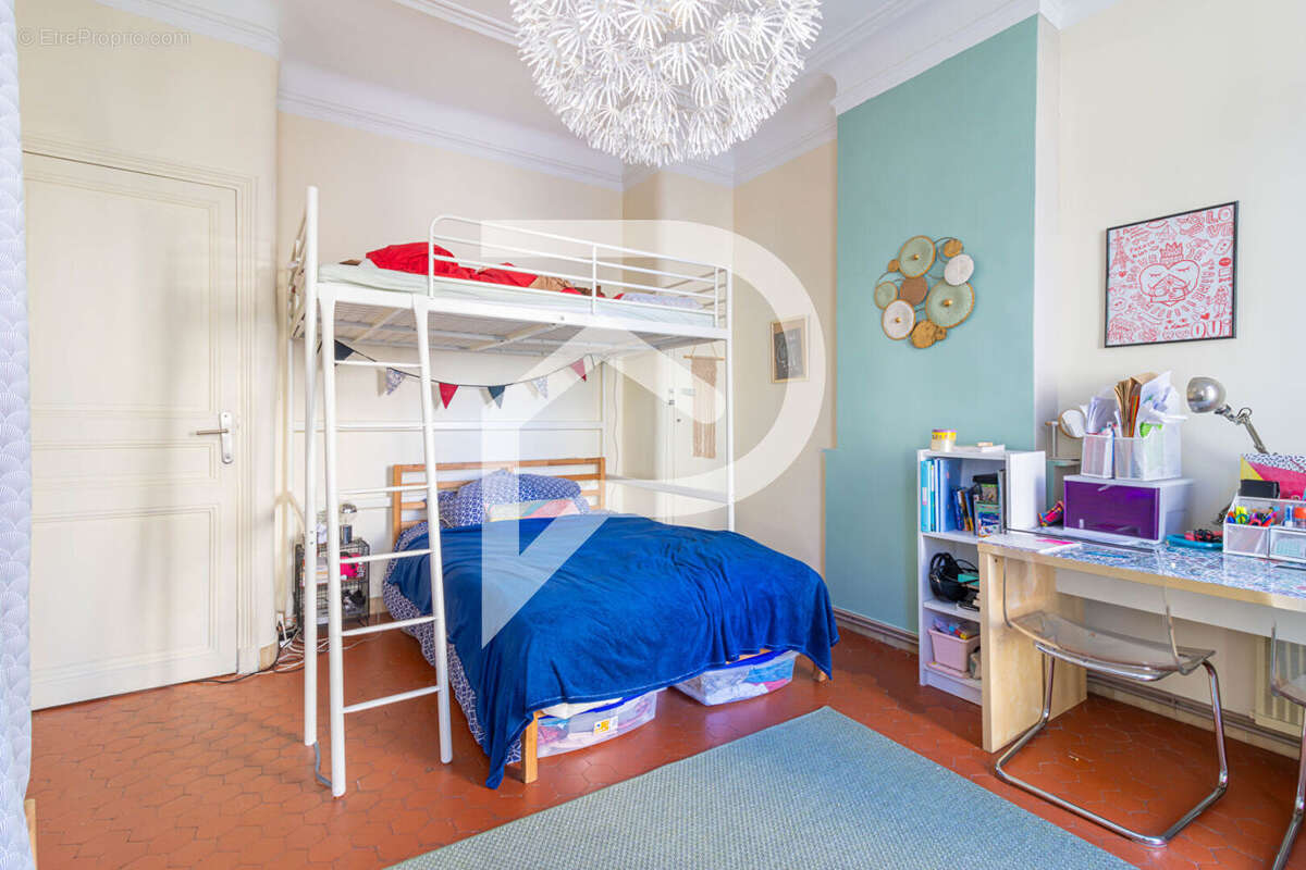 Appartement à MARSEILLE-5E