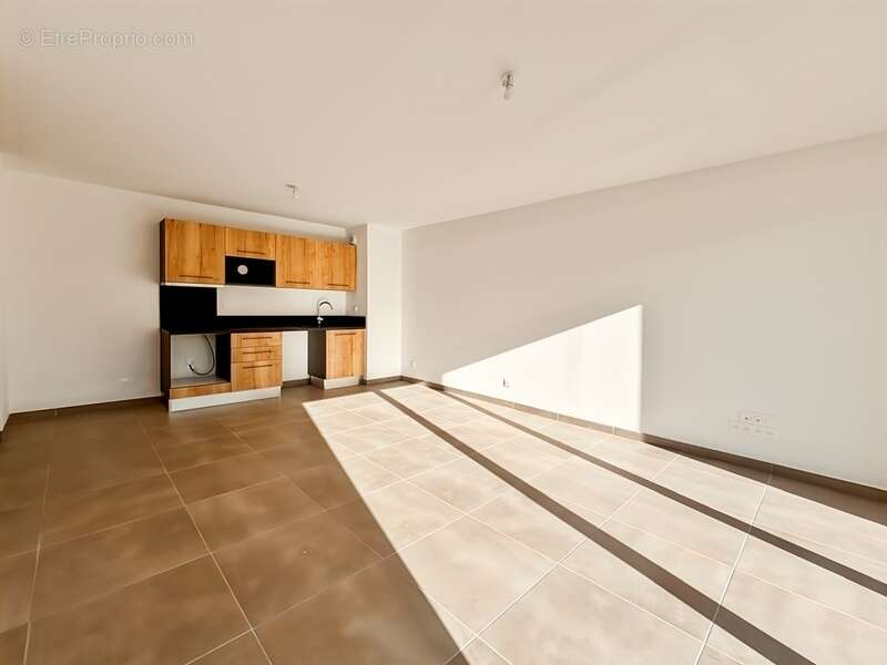 Appartement à VIC-LA-GARDIOLE