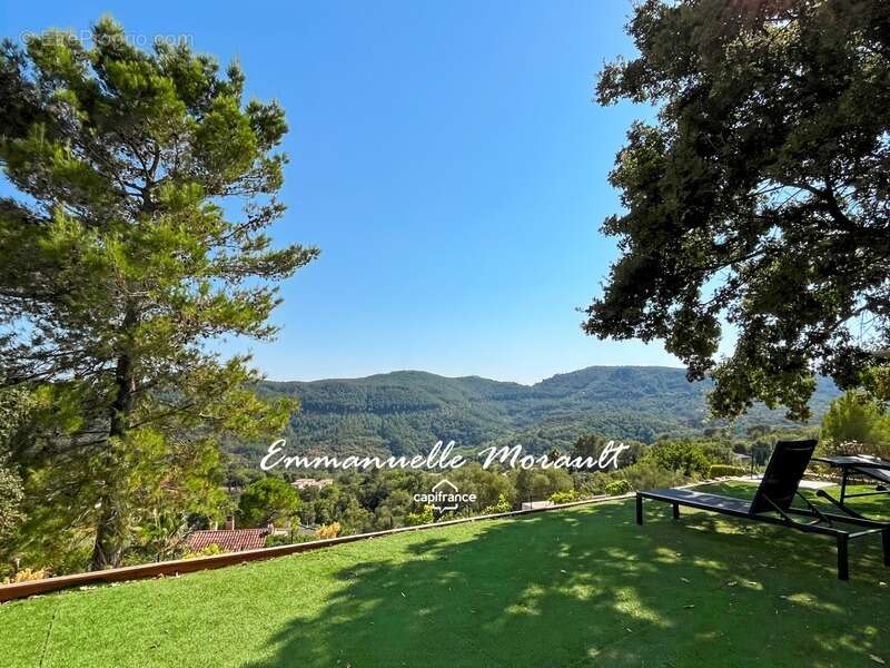 Maison à BAGNOLS-EN-FORET