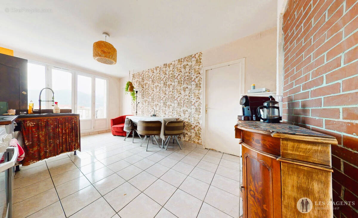 Appartement à SAINT-MARTIN-D'HERES