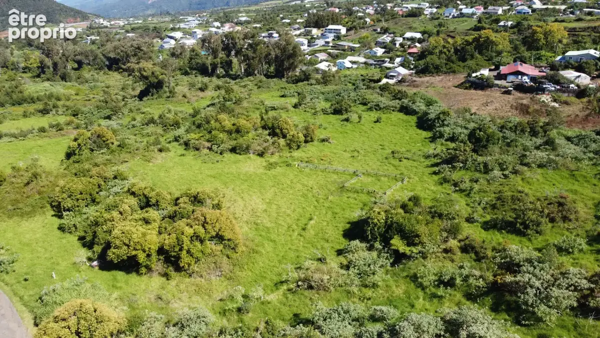 Terrain à SAINT-PIERRE