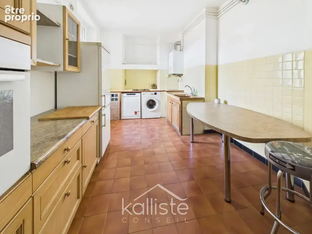 Ajaccio - cours général-leclerc - duplex à rénover avec vue mer et balcon - photo 4