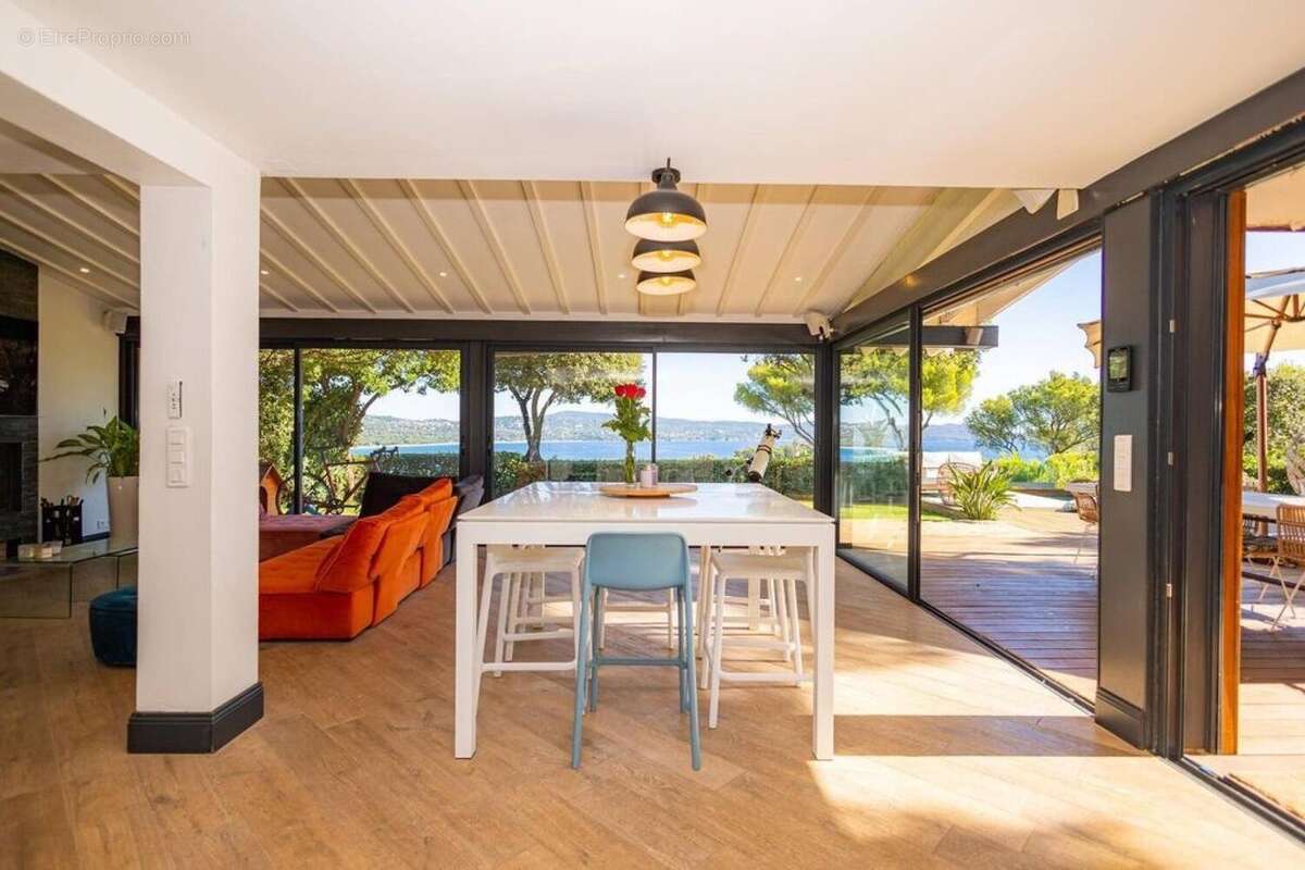 Maison 318 m² à Cavalaire-Sur-Mer  - photo 6