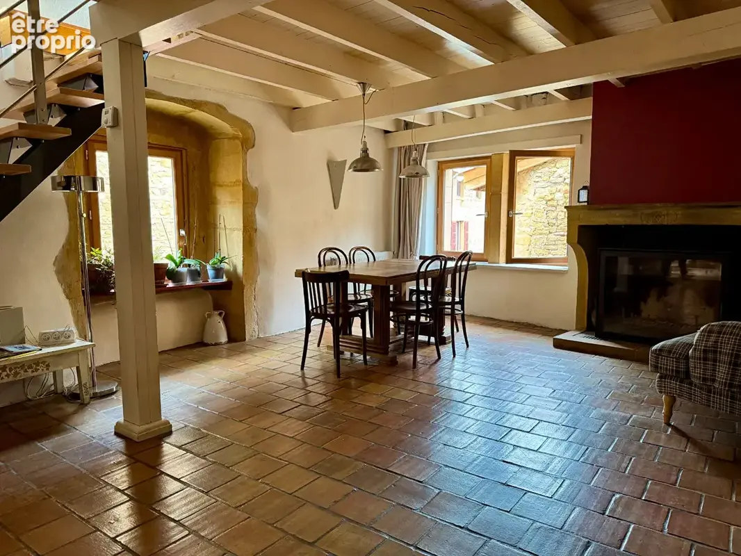 OINGT - Maison de village de 178 m² habitables - 3 chambres, 1 terrasse, cave à vin - photo 4