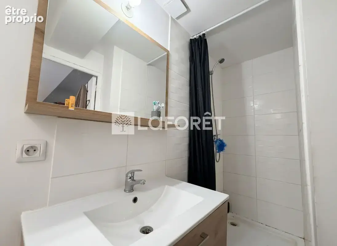 T2 - 29 m2 - Toulon, coeur de ville rénové, à deux pas des Halles - photo 4
