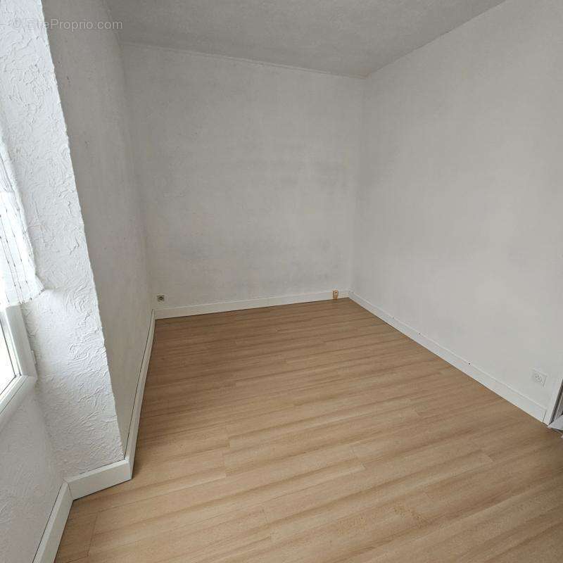 Maison à CHAMPAGNE-LES-MARAIS