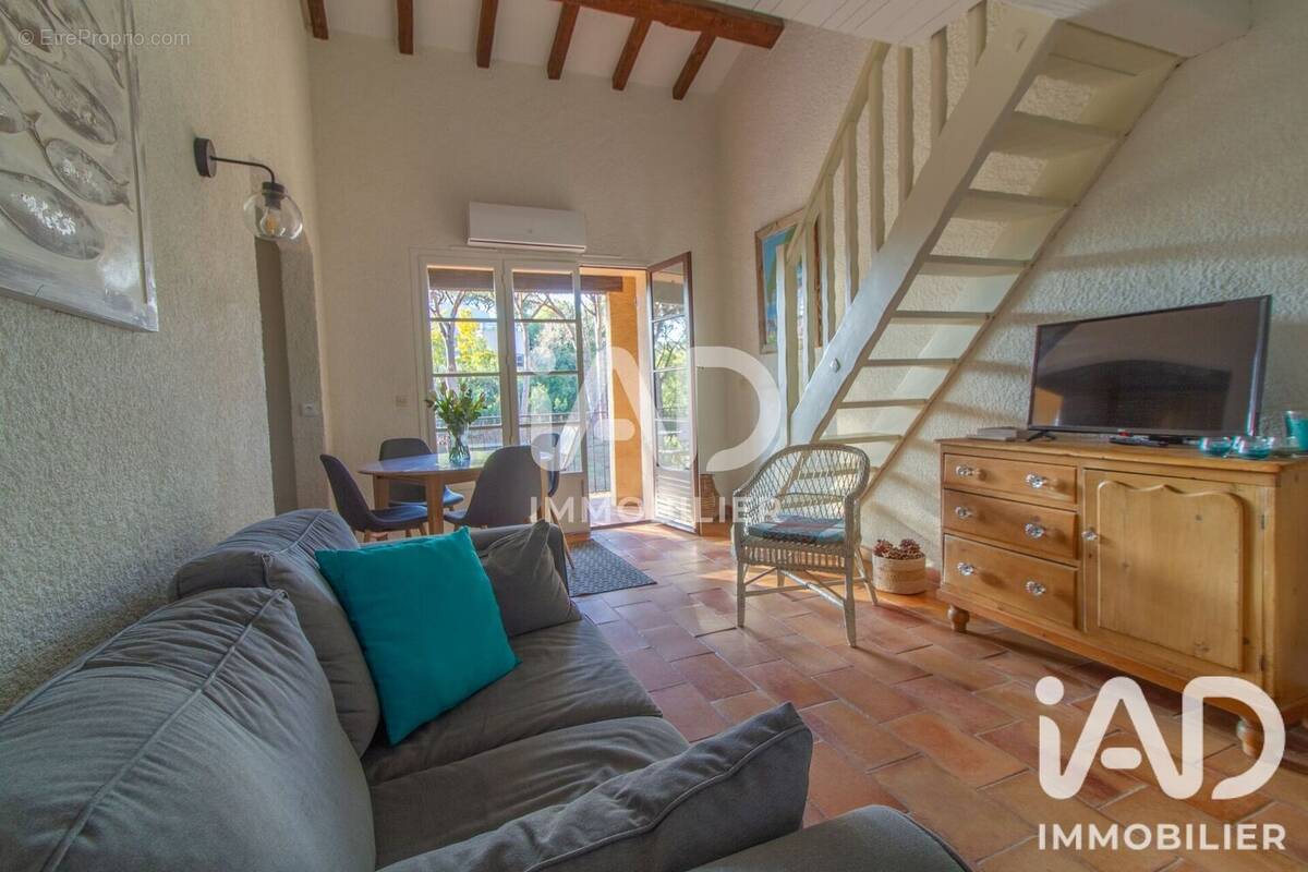 Photo 1 - Appartement à ROQUEBRUNE-SUR-ARGENS