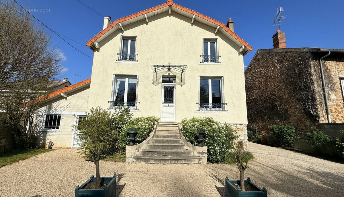 Maison à NEAUPHLE-LE-CHATEAU