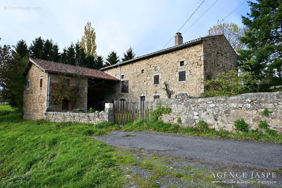 Maison à SAINT-HILAIRE-CUSSON-LA-VALMITTE