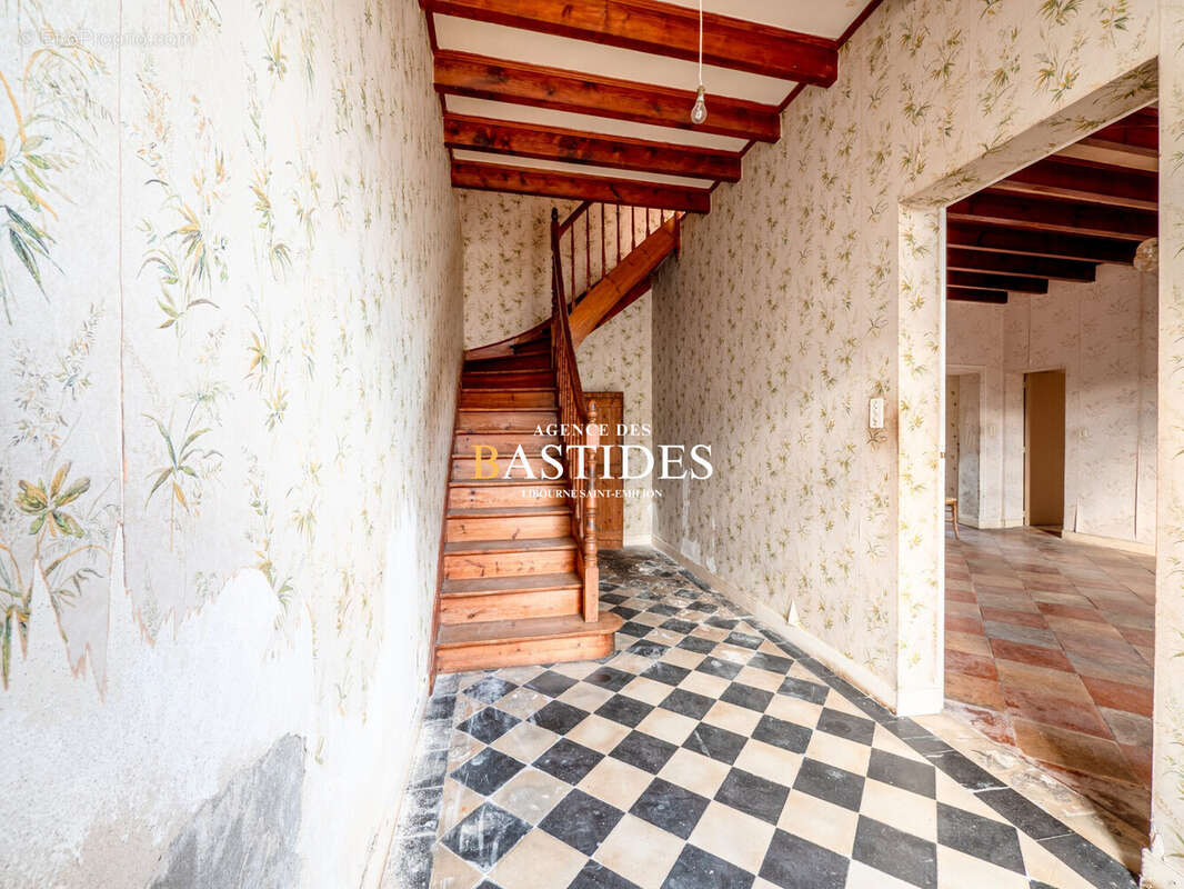 Maison à SAINT-LAURENT-DES-COMBES