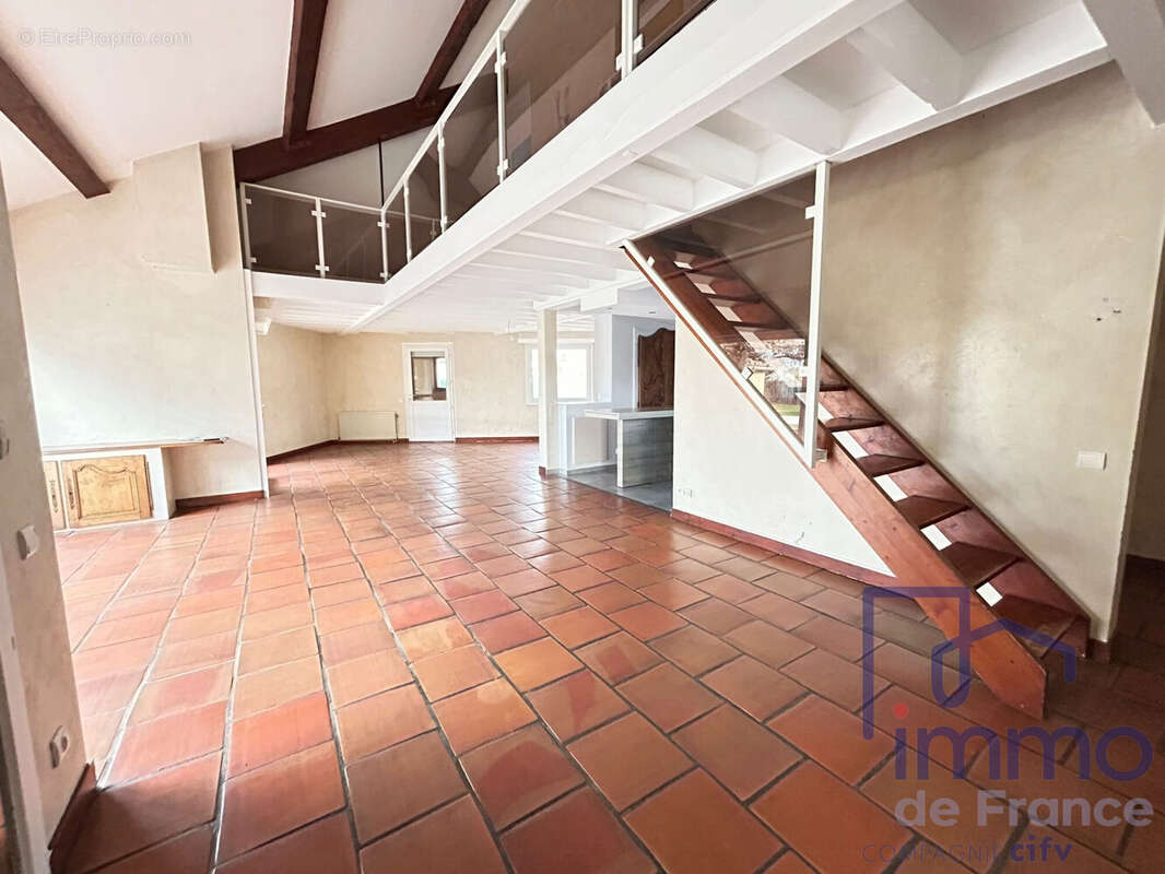 Maison à MONTROND-LES-BAINS