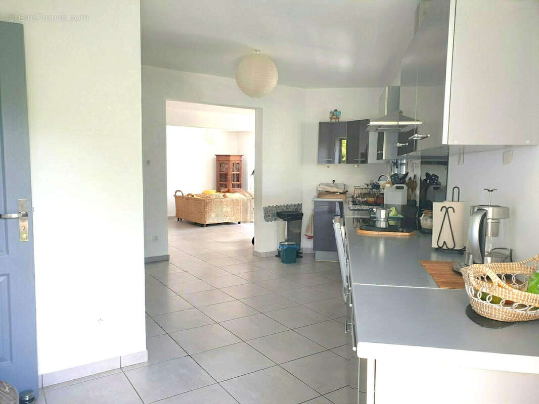 Maison 202 m² à Saint-Denis  - photo 4