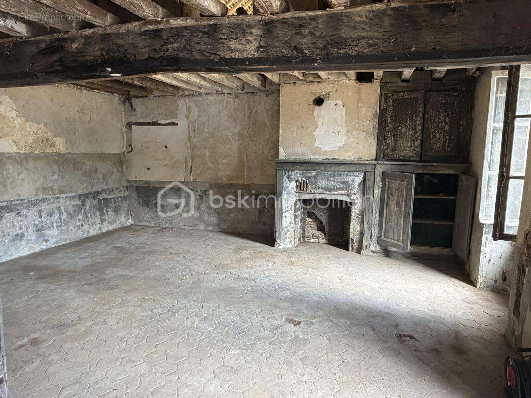 Magnifique corps de ferme à rénover composé de ses multiples dépendances, le tout sur une très belle parcelle close et arborée ! - photo 3
