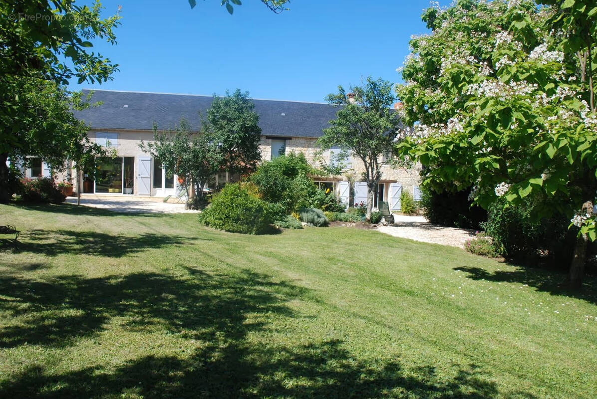 Maison à PEYRILLAC-ET-MILLAC