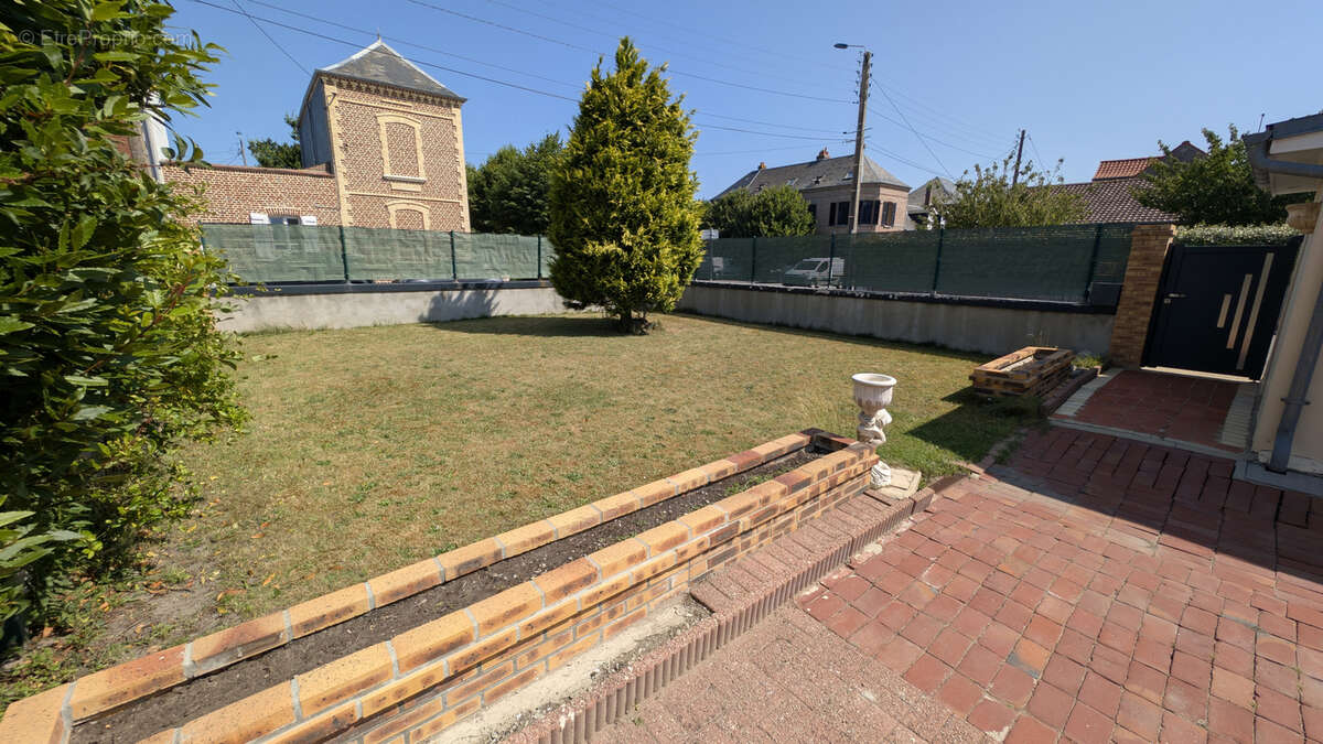 Maison indépendante au cœur du Crotoy avec jardin, terrasse et garage. - photo 11