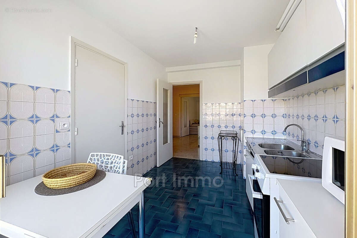 Appartement à SAINT-LAURENT-DU-VAR