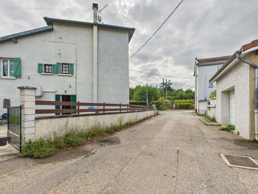 Maison à SEREZIN-DU-RHONE