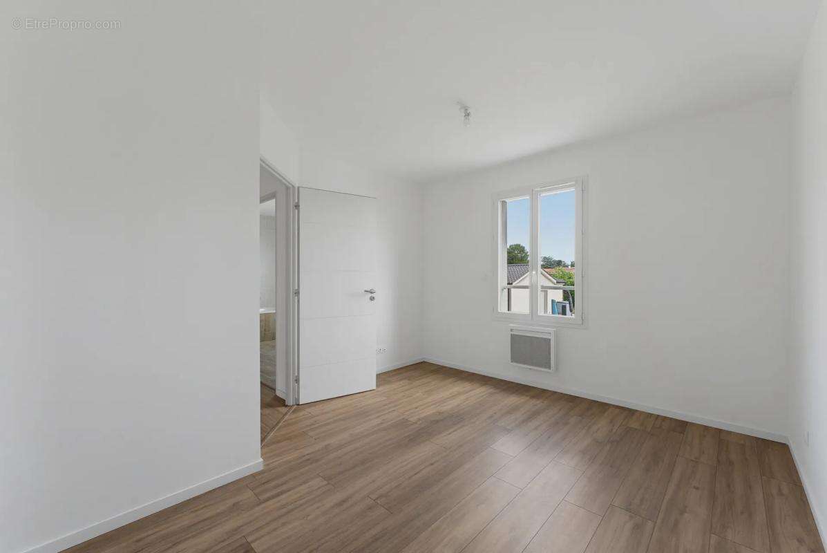 Maison de 4 pièces de 100 m² à Ambarès-et-Lagrave - photo 10