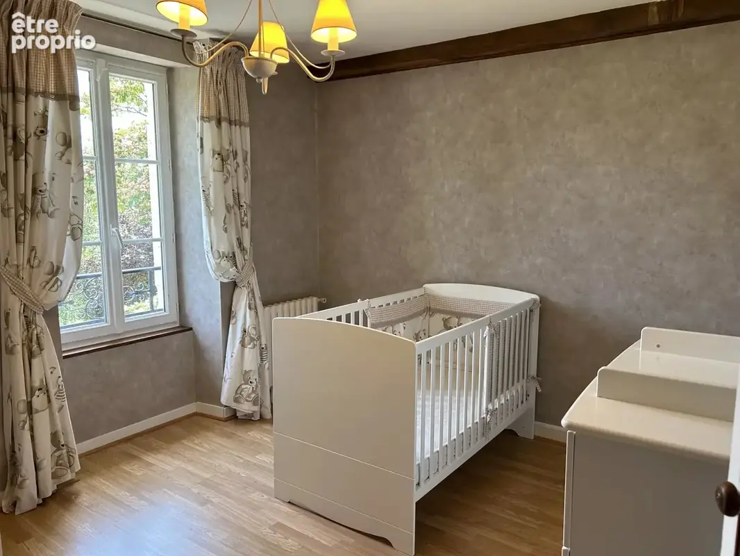 Maison rénové de 4 chambres avec garage pour 3 voitures, dépendances sur 1,3 ha - photo 10