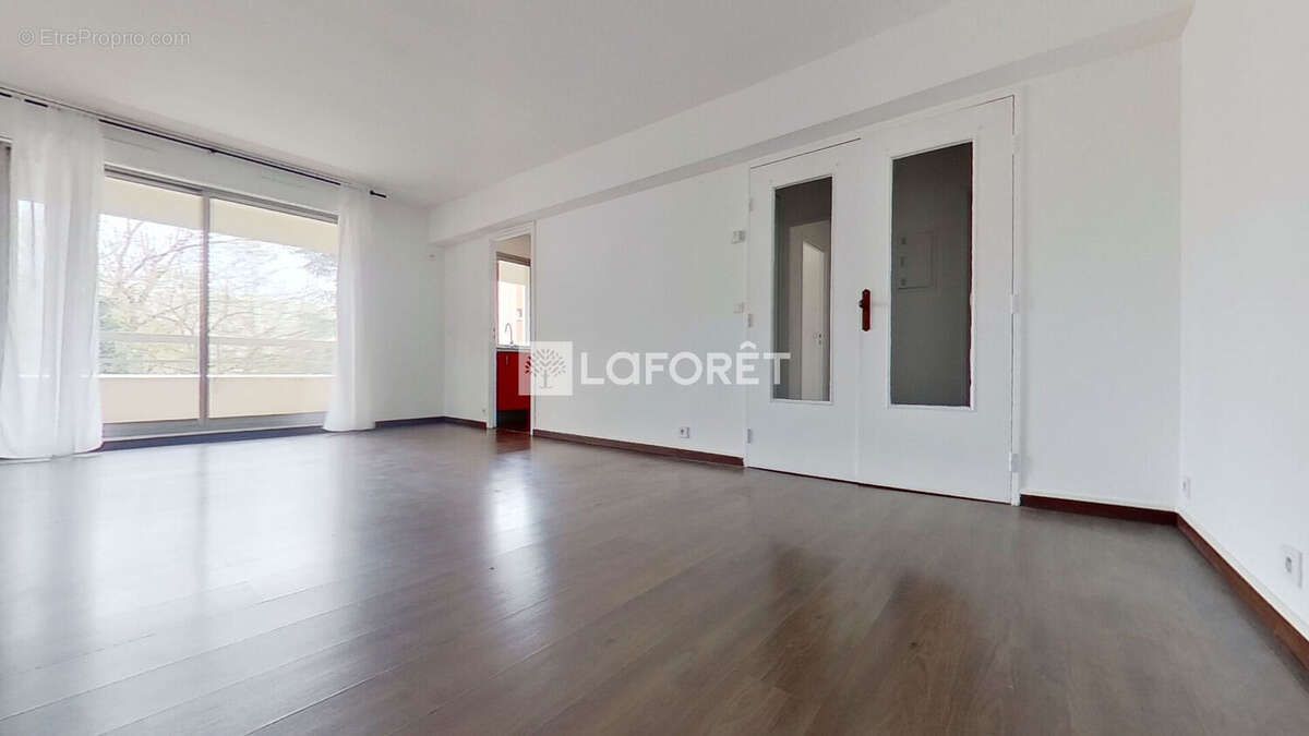 Appartement F2 46,43m² - balcon - parking - photo 3