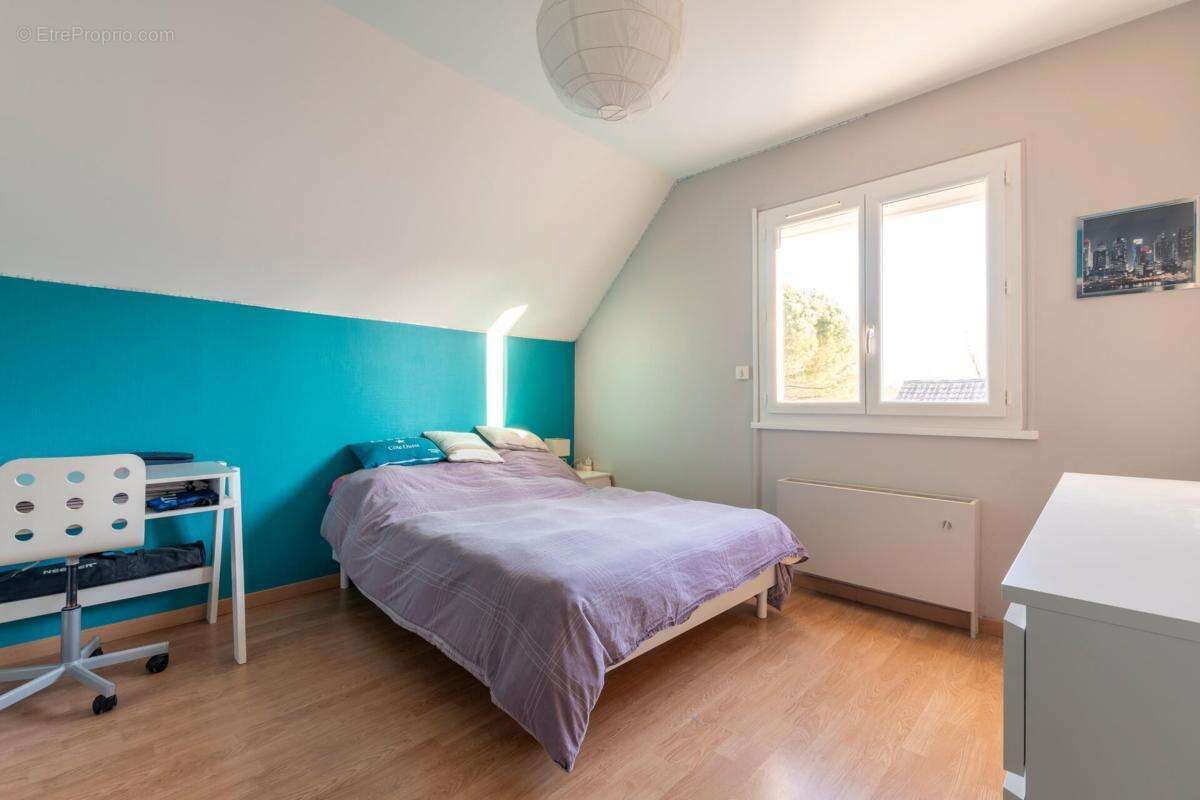 Maison 202 m² à Saint-Pavace  - photo 13