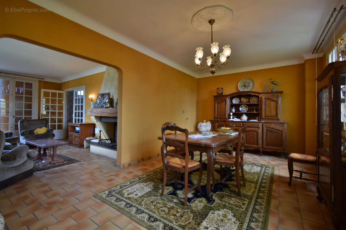 Maison à COURS-DE-PILE