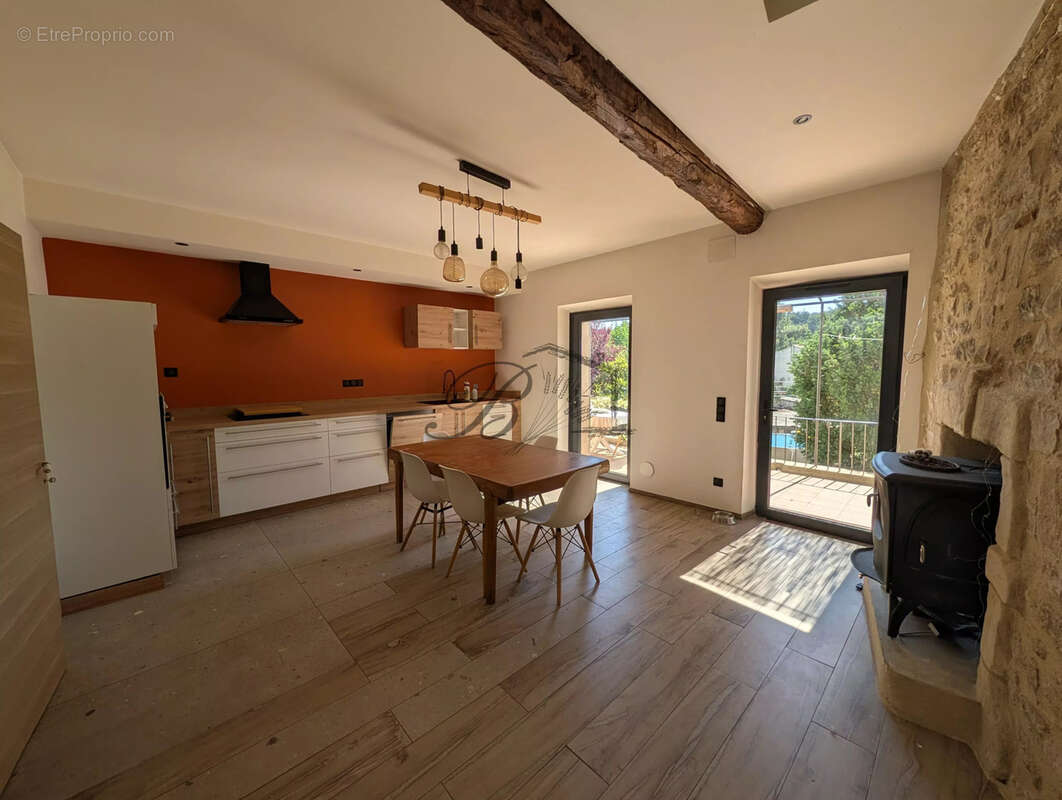 Maison à LA BASTIDE-DES-JOURDANS