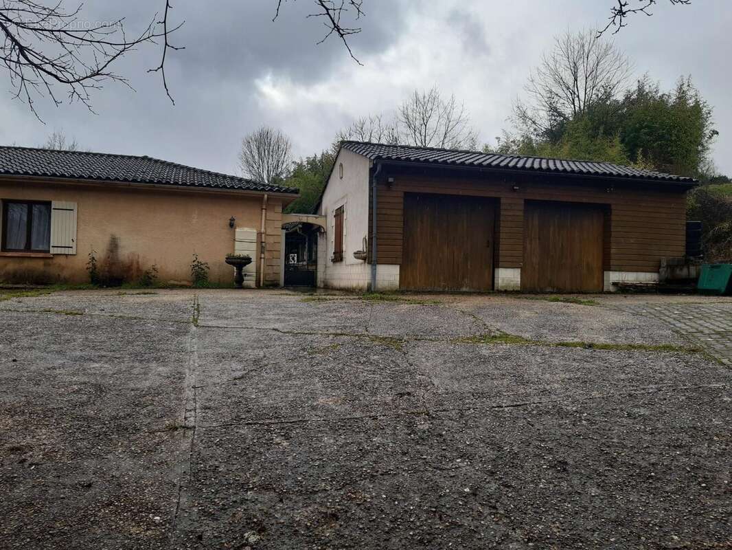 Maison 142 m² à La Chapelle-Gonaguet  - photo 7