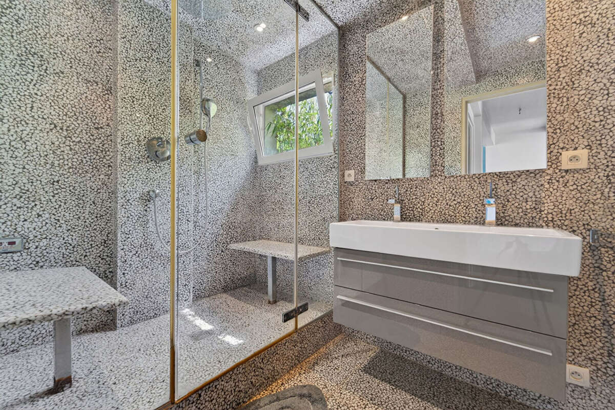 Appartement à PARIS-20E