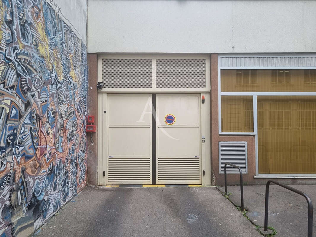 Parking à PARIS-11E