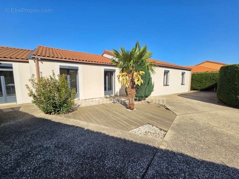 *** exclusivite *** plain-pied 5 chambres, jardin et dependance *** billom 63160 - photo 3