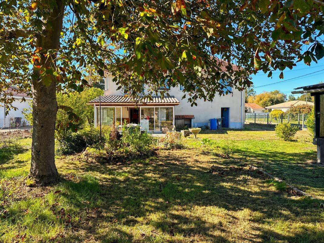 Maison à SAINT-LEON-SUR-L&#039;ISLE