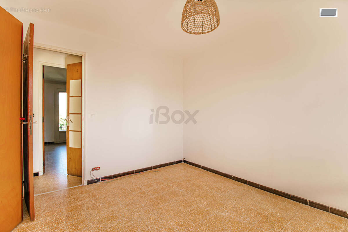 Toulon est - appartement 3 pieces - 2 chambre - balcon - parking collectif -cave - photo 9
