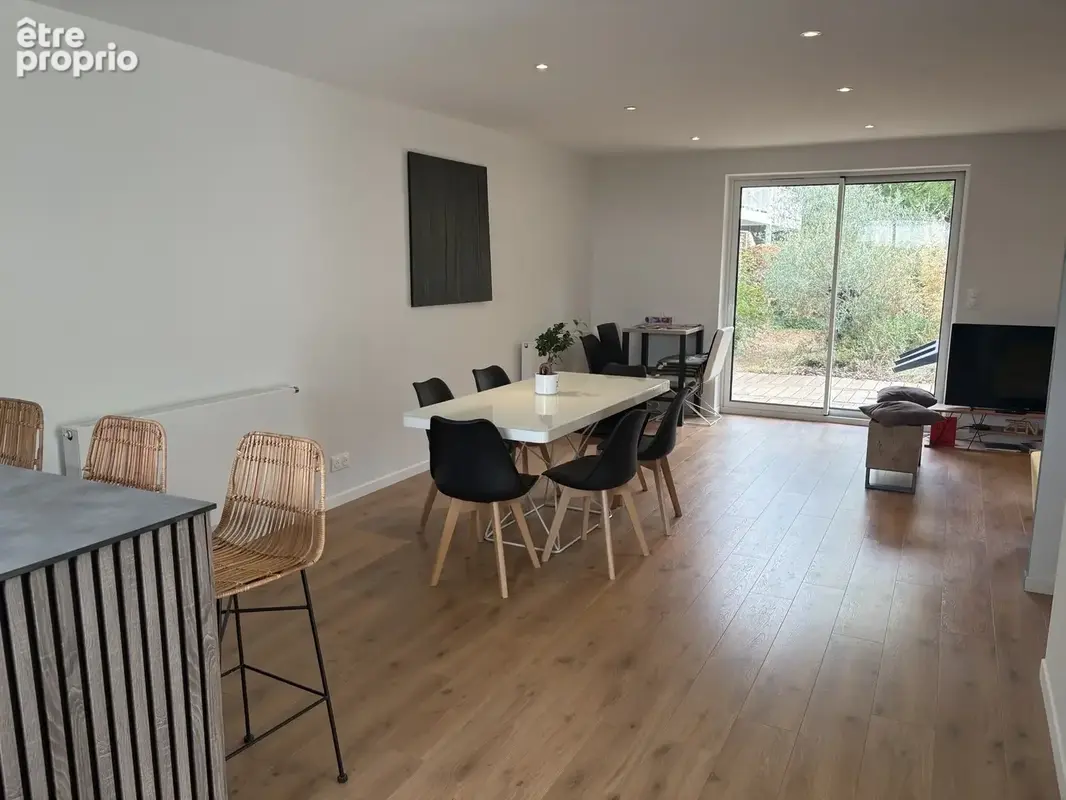 Bâtie sur 550 m2 dans un secteur calme, jolie villa récente de 4ch et 2 sdb - photo 7