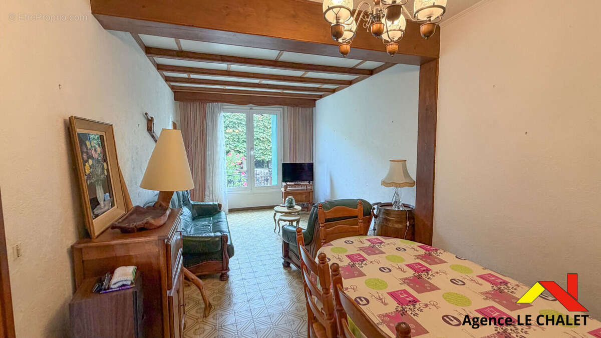 Maison 4 pièces - 82 m² - 3 chambres + possibilité d'une 4ème - Hyper centre-ville de Villeneuve-le-Roi - photo 2