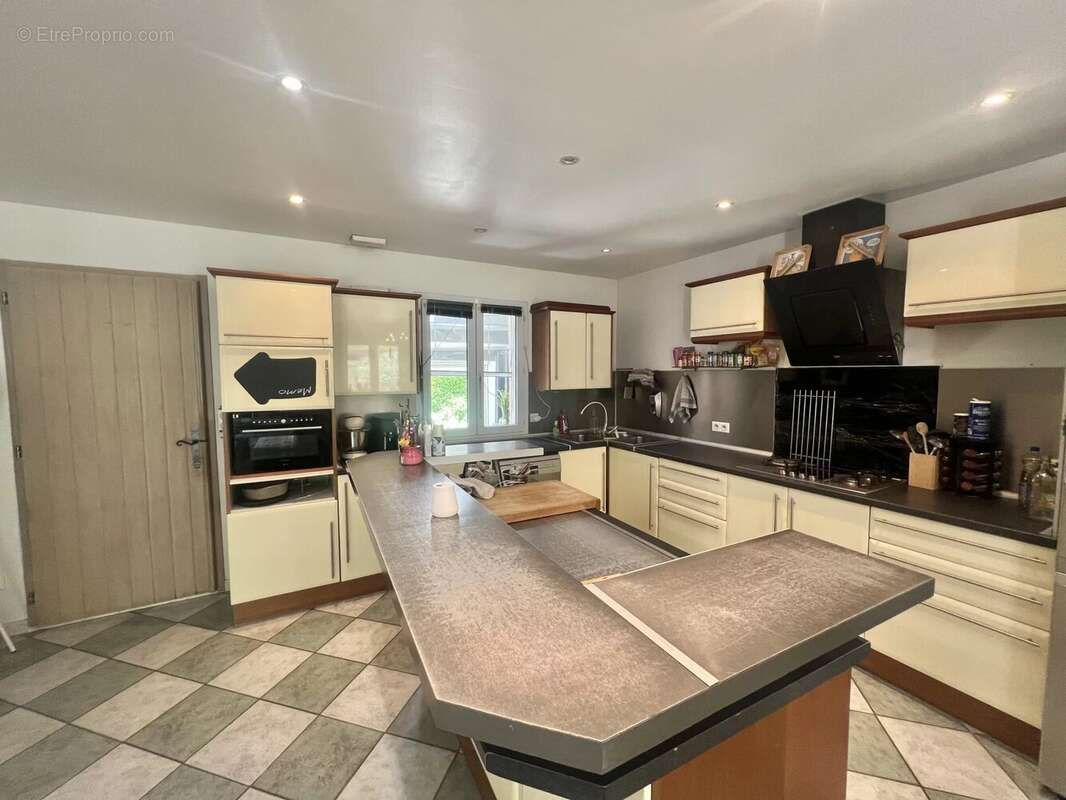 Maison à SAINT-MAXIMIN-LA-SAINTE-BAUME