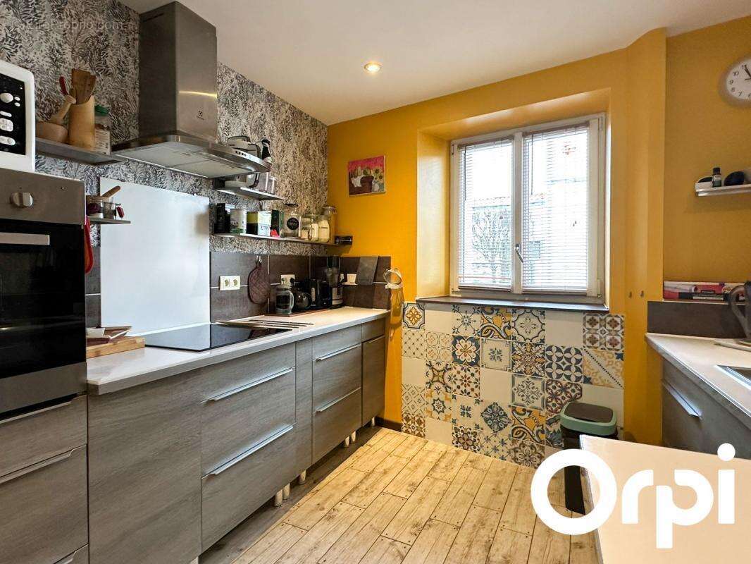 Maison à SAINT-LAURENT-DE-LA-PREE