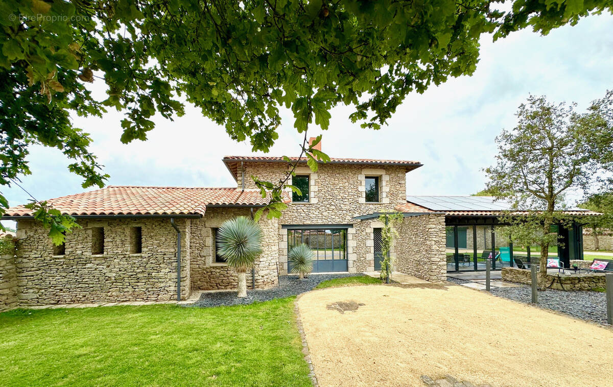 Maison à MONTAIGU