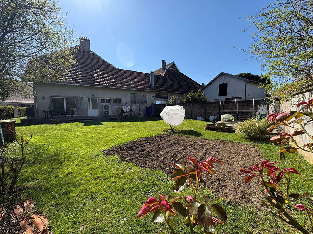 Maison à JEANMENIL