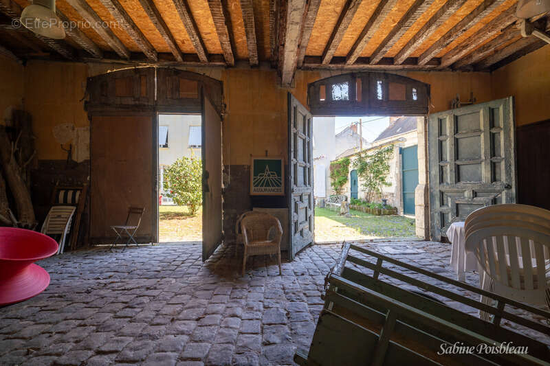 Exceptionnel au coeur de Saumur et des bords de loire une demeure de 375 m² - dépendances - Garages - jardin -1439m² - photo 19