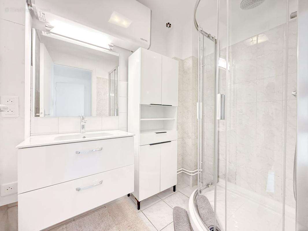Appartement à SAINT-LAURENT-DU-VAR