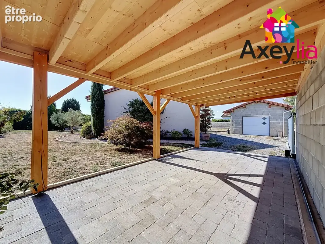 A vendre - secteur feurs - maison familiale 5 chambres avec garage, carport et terrain - photo 3