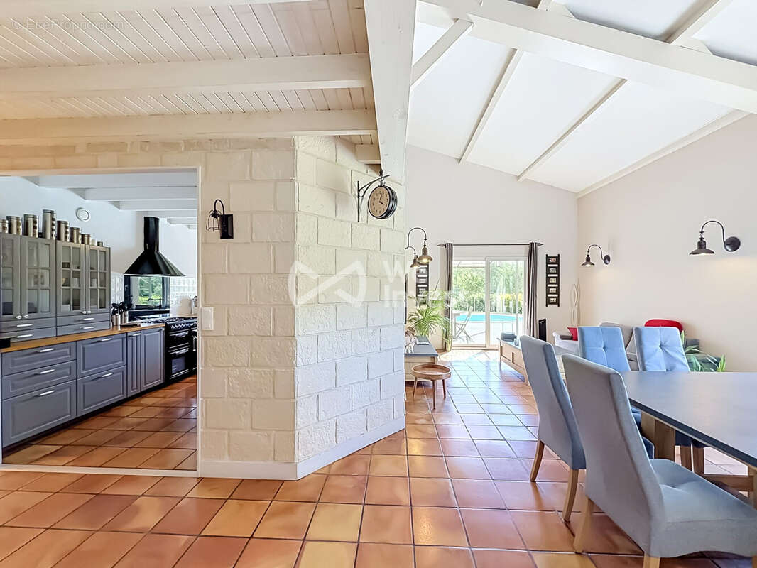 Maison 170 m² à Serpaize  - photo 7