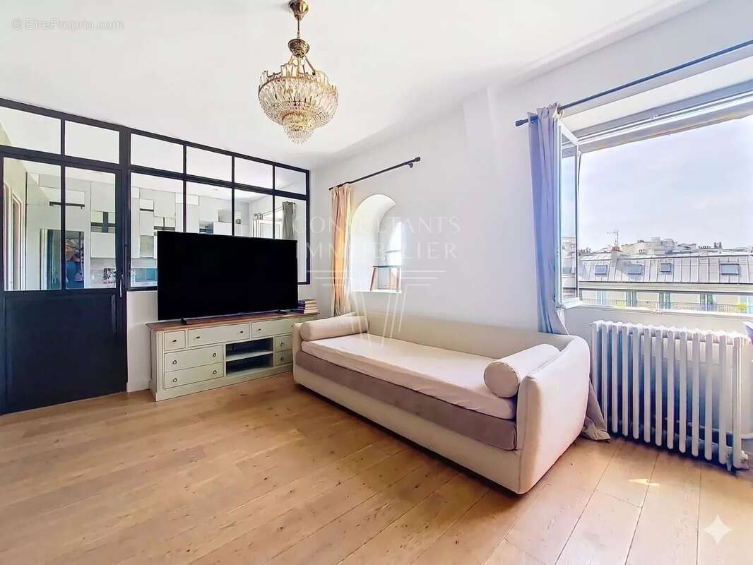 Appartement à PARIS-8E